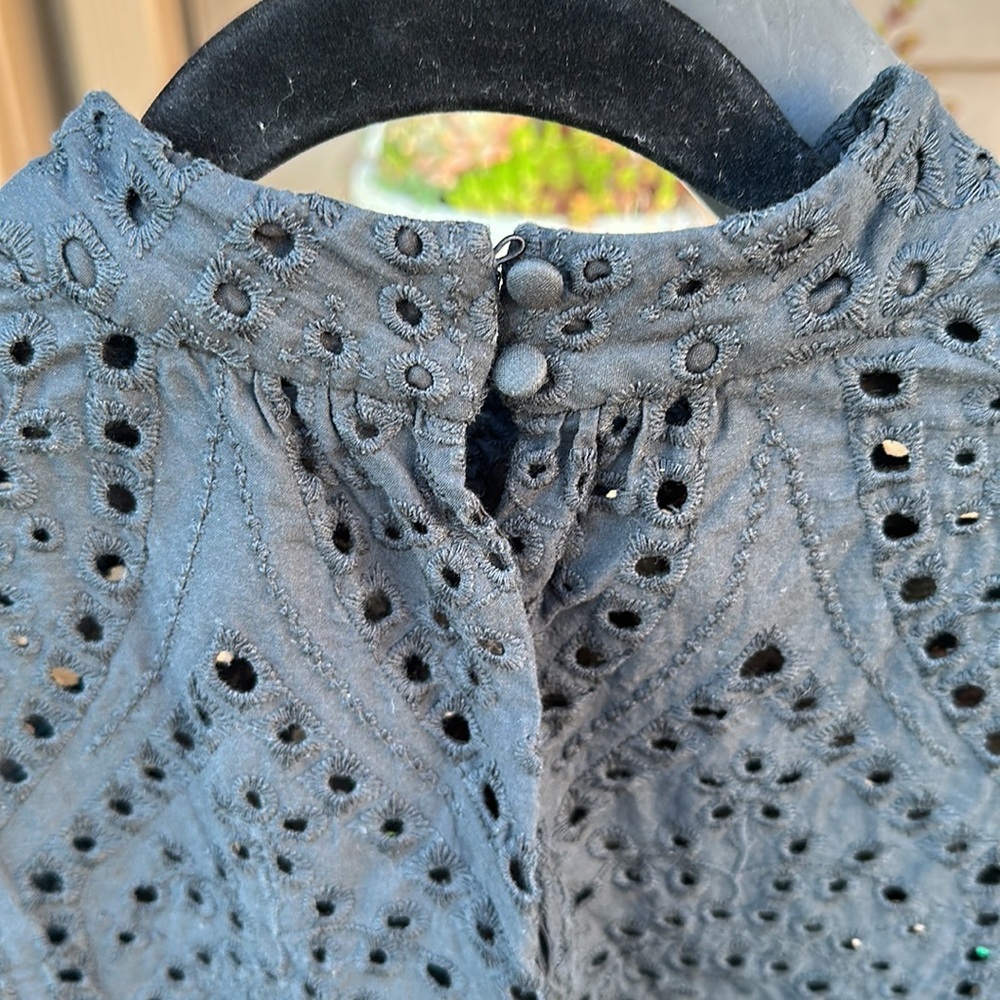 L Tall Banana Republic sweet eyelet muscle top w little flare sleeves, in black - Picture 6 of 12